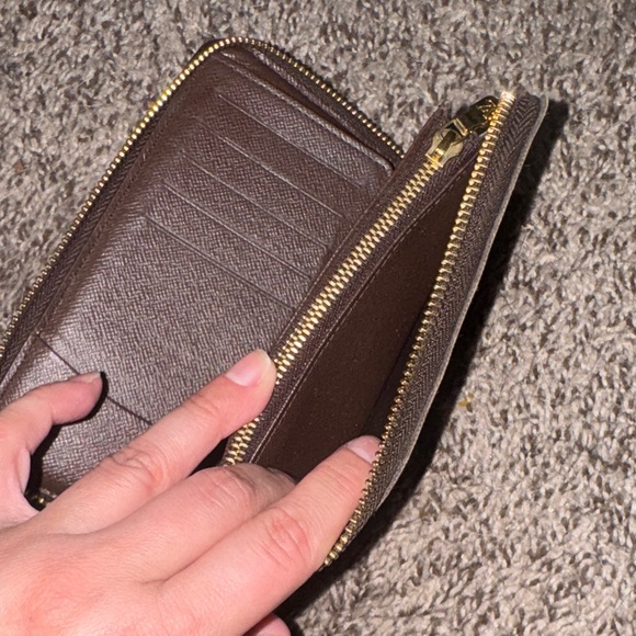 Authentic Louis Vuitton Damier Ebene Zippy Wallet - Picture 9 of 12